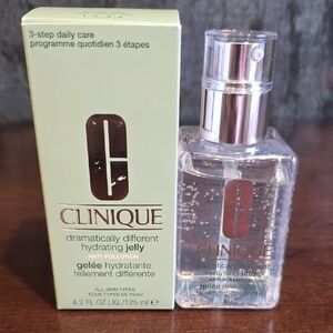 Clinique Dramatically Different Hydrating Jelly